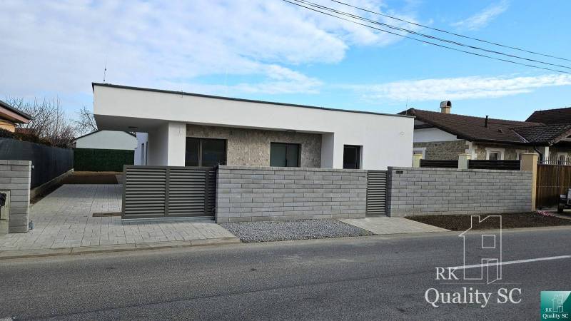 Okr. Senec - Tureň - NA PREDAJ nízkoenergetická novostavba - 4 izbový  - Rodinný dom v obci Tureň s modernou architektúrou a kamennou fasádou.
