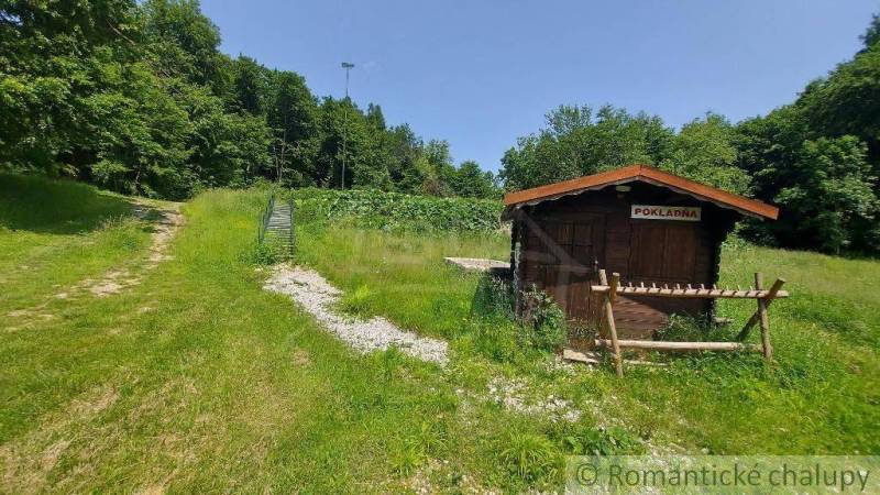 Lyžiarske stredisko Skiland Stará Myjava, okr. Myjava na predaj - Drevená pokladňa v prírodnom prostredí v Starej Myjave, obchodné priestory.