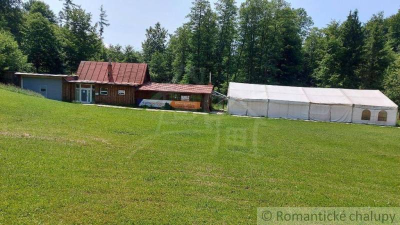 Lyžiarske stredisko Skiland Stará Myjava, okr. Myjava na predaj - Obchodné priestory v Starej Myjave so stánkom a veľkým stanom na zelenej lúke.