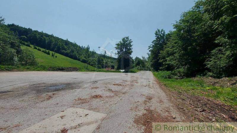 Lyžiarske stredisko Skiland Stará Myjava, okr. Myjava na predaj - Parkovisko obklopené lesmi a lúkami v Starej Myjave pri obchodných priestoroch.