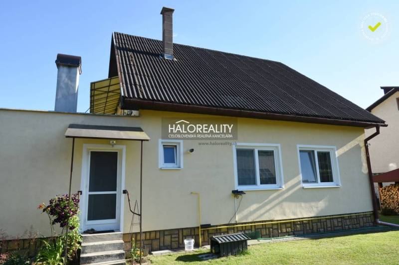 Predaj, rodinný dom Župkov - EXKLUZÍVNE HALO REALITY - Rodinný dom v Župkove s plechovou strechou, záhradou a dvomi komínmi.