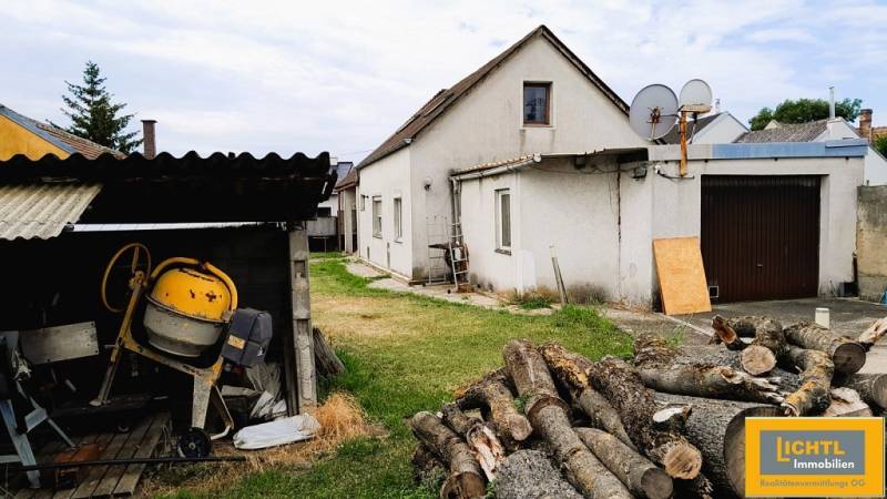 Predaj rodinného domu, Neusiedl am See - Rodinný dom v 2473 Potzneusiedl s drevom a miešačkou na dvore.