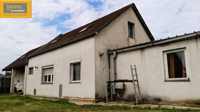 Predaj rodinného domu, Neusiedl am See - Rodinný dom v meste 2473 Potzneusiedl s jednoduchou fasádou a sedlovou strechou.