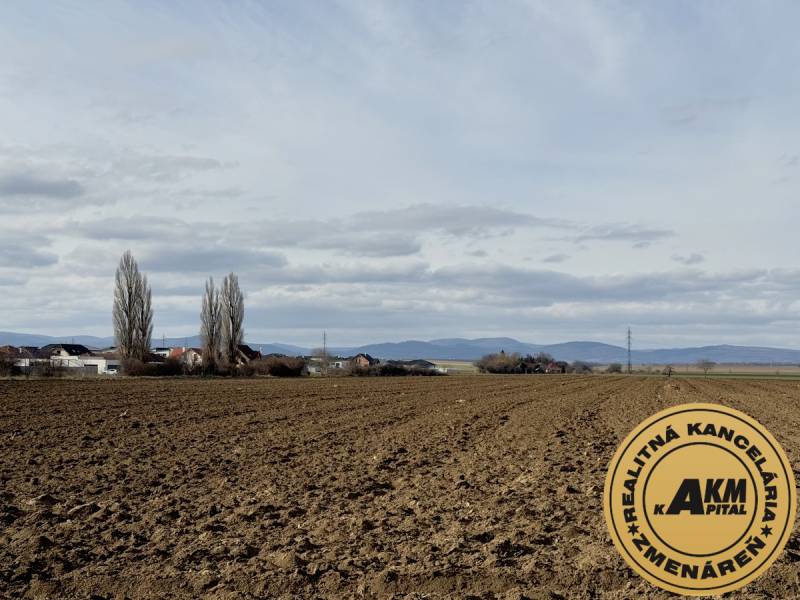 Investičný pozemok na predaj 51 028 m2 – obec Cífer - Orná pôda s výhľadom na hory, domy a pozemky - komerčné.