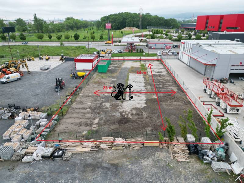 Na prenájom pozemok na Rybničnej ulici - Pozemok na ulici Rybničná, vedľa komerčných budov, s veľkosťou 25x54 m.
