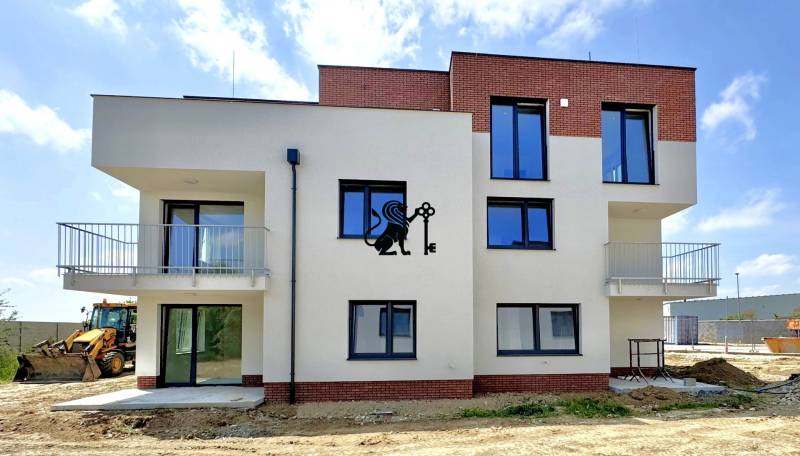 Predaj 2-izb. bytu so záhradou a terasou, Nová Tehelňa, Senec (A1101) - Novostavba na ulici Vtáčia v Senci ponúka 3-izbový byt s balkónom.