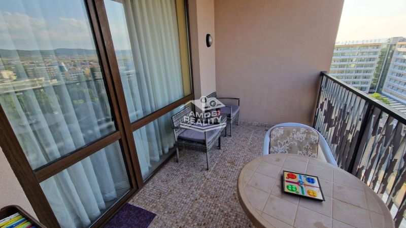 Predaj, 2 i apartmán 72 m2 + balkón výhľad na more, Burgas, BULHARSKO - Balkón v rekreačnom apartmáne ponúka výhľad na Slnečné pobrežie.