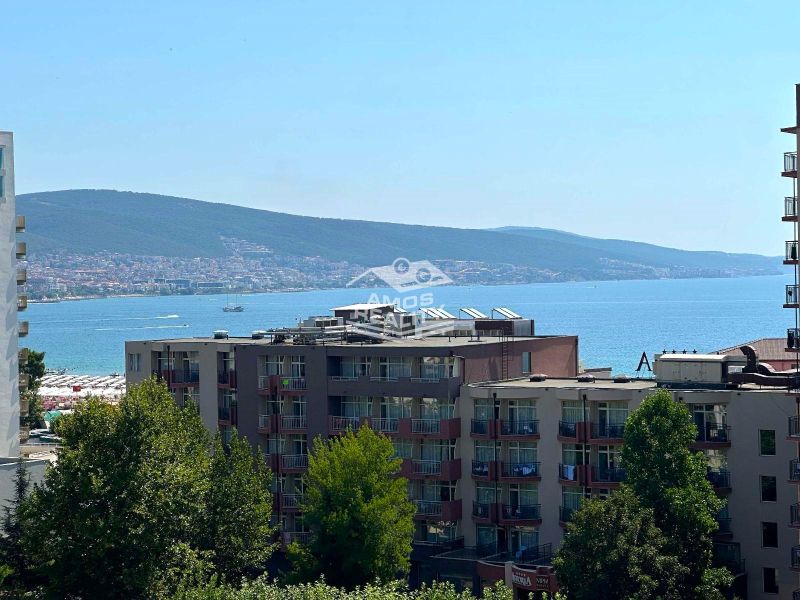 Predaj, 2 i apartmán 72 m2 + balkón výhľad na more, Burgas, BULHARSKO - Pohľad na rekreačný apartmán v Slnečnom pobreží s panorámou mora a hôr.