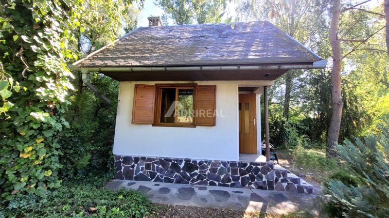 PREDAJ:Záhrada s chatkou Uľany nad Žitavou 401m2;Cena v RK