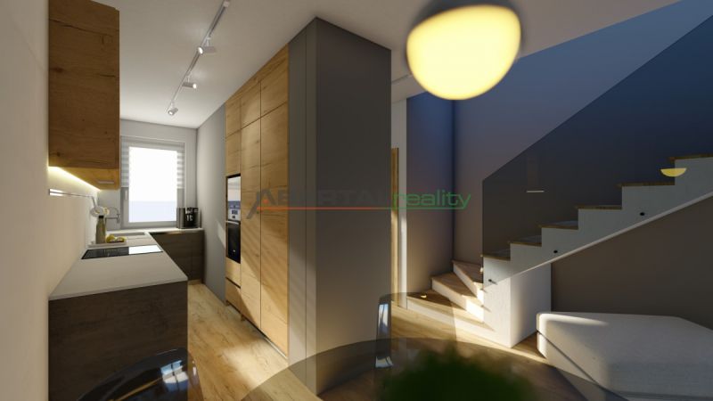  SO-07-A  Priestranný 4-izbový RD so záhradou a 3 parkovacími miestami - Kuchyňa v 4-izbovom byte s dreveným nábytkom, schodiskom a moderným zariadením.