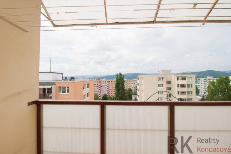 Garsónka s loggiou, Furča-Kalinovská - Výhľad z balkóna garsónky na sídlisko v Košiciach - mestskej časti Dargovských hrdinov.