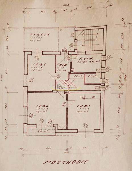 PREDAJ dvojpodl.rod.domu v Piešťanoch, Robotnícka ul.,pozemok 702 m2. - Architektonický plán poschodia rodinného domu s miestnosťami a terasou.