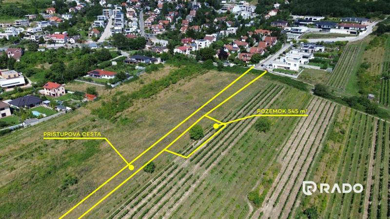 Stavebný pozemok 545m2 | Fongy - Rača - Pozemky - bývanie v Bratislave, Rači, s prístupovou cestou a okolím domov.