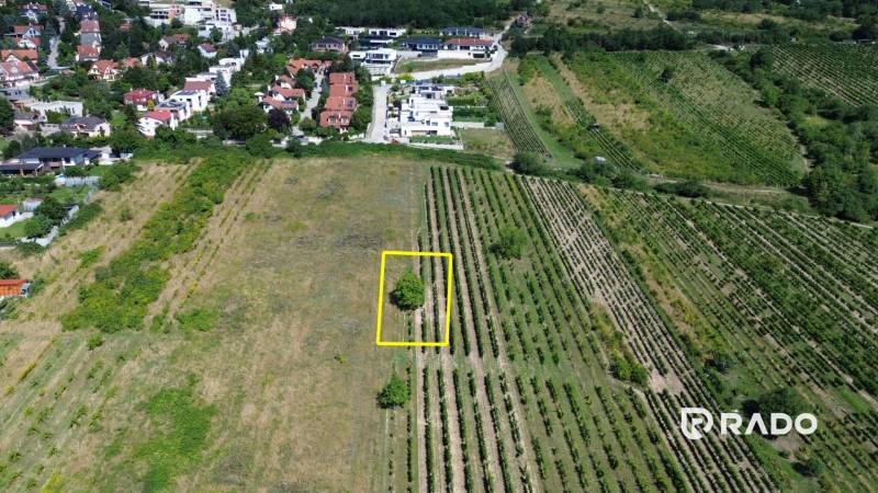 Stavebný pozemok 545m2 | Fongy - Rača - Letecký pohľad na vinice a pozemky - bývanie v Bratislave - Rači.