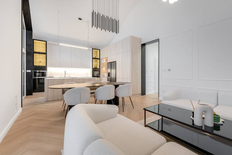 THE HOME ︱ PREDAJ - designový 5-izbový rodinný dom v Chorvátskom Grob - Obývacia izba s kuchyňou v rodinnom dome; priestranný interiér s pohodlným nábytkom.
