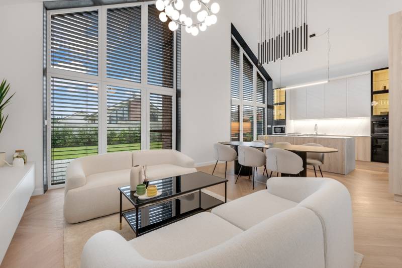 THE HOME ︱ PREDAJ - designový 5-izbový rodinný dom v Chorvátskom Grob - Interiér rodinného domu s priestrannou obývacou izbou, kuchyňou a jedálenským kútom.