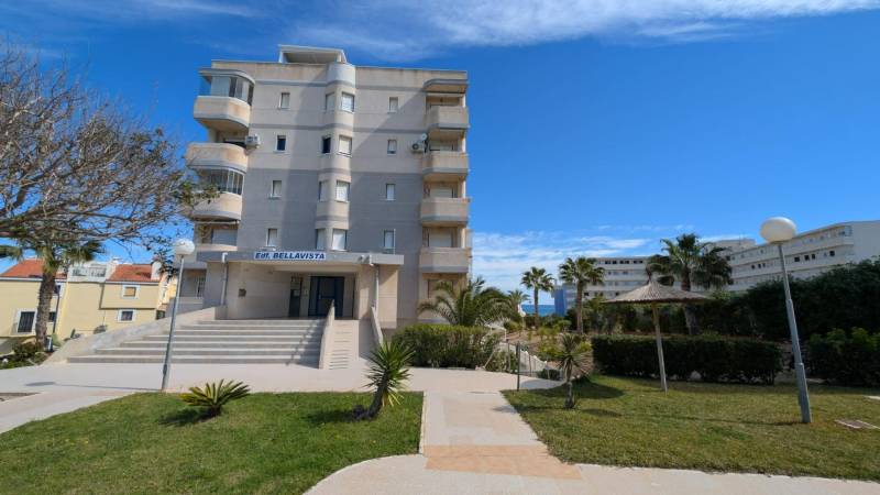 TORREVIEJA -  garsónka v Torreblanca, blízko mora s bazénom - Päťposchodová budova Bellavista s balkónmi v Torrevieja na cl. Aquiles, garsónka.