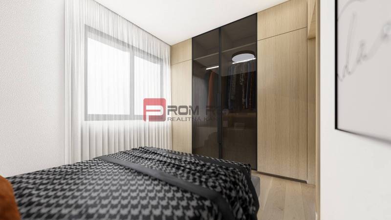 Predaj 2-izbový byt od 189 999 € v projekte Rezidencia Potôčik - Spálňa v 2-izbovom byte so skrinkou a veľkým oknom, svetlé závesy.