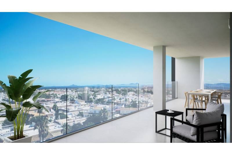 LOS ALCÁZARES -rekreačné apartmány s turistickou licenciou na prenájom - Balkón rekreačného apartmánu v Los Alcázares s výhľadom na mesto a pohorie.
