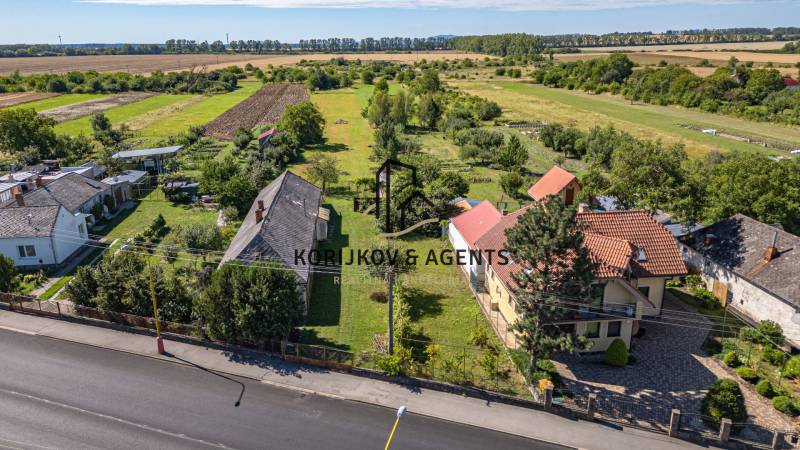 PREDAJ, Pozemok s rodinným domom Sečovce, okres Trebišov - Rodinné domy a záhrady v Sečovciach vhodné pre pozemky bývania s prírodným prostredím.