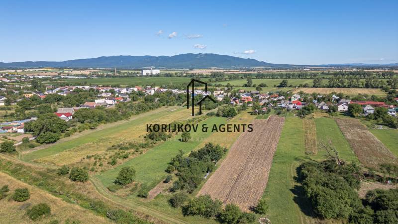 PREDAJ, Pozemok s rodinným domom Sečovce, okres Trebišov - Letecký pohľad na pozemky v Sečovciach, Pozemky - bývanie, obklopené prírodou a domami.