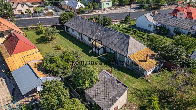 PREDAJ, Pozemok s rodinným domom Sečovce, okres Trebišov - Rodinné domy v Sečovciach, Pozemky - bývanie so záhradou a udržiavané okolie.