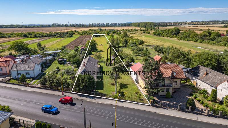 PREDAJ, Pozemok s rodinným domom Sečovce, okres Trebišov - Letecký pohľad na pozemky - bývanie v Sečovciach s rodinnými domami a prírodou.