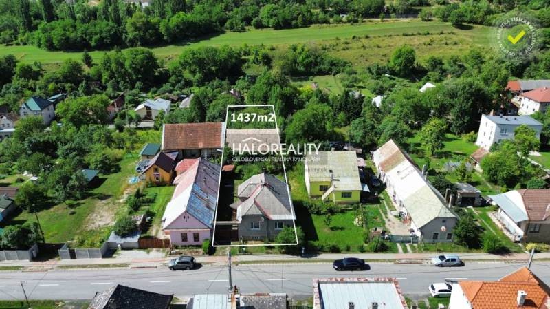 Predaj, rodinný dom Tisovec, Muránska - EXKLUZÍVNE H... - Letecký pohľad na rodinný dom v Tisovci s pozemkom 1437m².