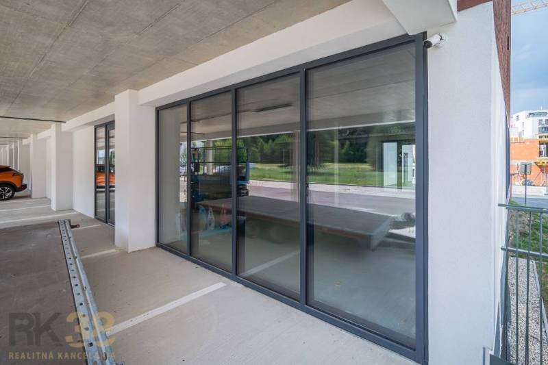 Na predaj – priestranné obchodné priestory v projekte Baťove rezidenci - Presklené obchodné priestory v Svite s parkovaním a modernou architektúrou.