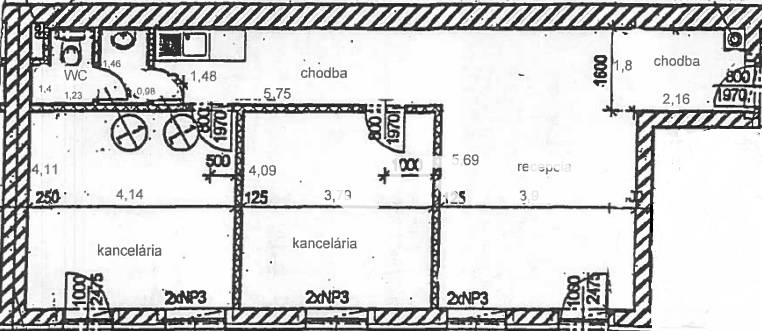 Prenájom kancelárie 70 m2 - Nám. sv. Anny, Trenčín - Pôdorys kancelárie s chodbou a WC na Nám. sv. Anny v Trenčíne.