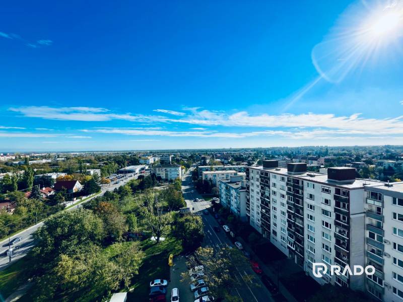 | Exkluzívny 2-izbový byt v Perle Ružinova | 49 ㎡ | Ružinov - Výhľad na sídlisko a hlavné ulice v Bratislava - Ružinov na Mierovej ulici.