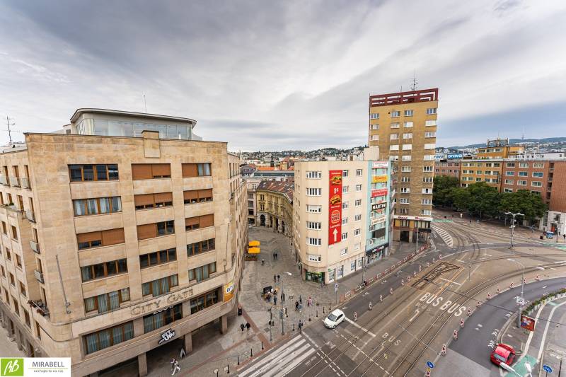 Klimatizované kancelárie v centre mesta na Štúrovej ulici  - Budovy a ulica v Bratislave - Starom Meste pri Štúrovej, vhodné pre kancelárie.