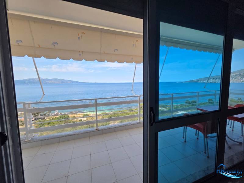 Sarandë - zariadený apartmán s otvoreným výhľadom na more - Výhľad z rekreačného apartmánu v Sarandë smeruje na more a pobrežie.