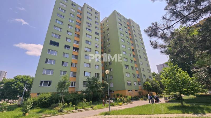 Predaj 3i byt, nepriechodné izby, Osuského ul., BA - Petržalka - Háje - Bytový dom na Osuského ulici v mestskej časti Bratislava - Petržalka.