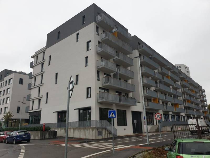 Nový moderný byt s balkónom a parkovaním v širšom centre. Jarabinková - Bytový komplex na Jarabinkovej ulici v Bratislave - Ružinove s balkónmi a parkovaním.
