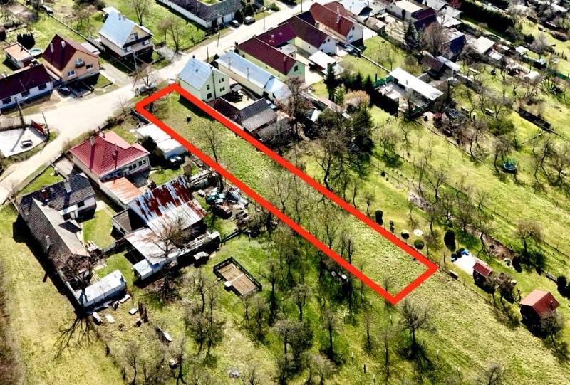 Moravské Lieskové - STAVEBNÝ POZEMOK s investičným potenciálom - Letecký pohľad na parcely vo výstavbe domov v Moravských Lieskových.