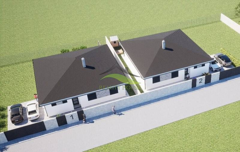 Murovaná Novostavba - Rodinný dom s pekný pozemkom 800 m2 - Letecký pohľad na dva rodinné domy na Vinianskej ceste v Michalovciach.