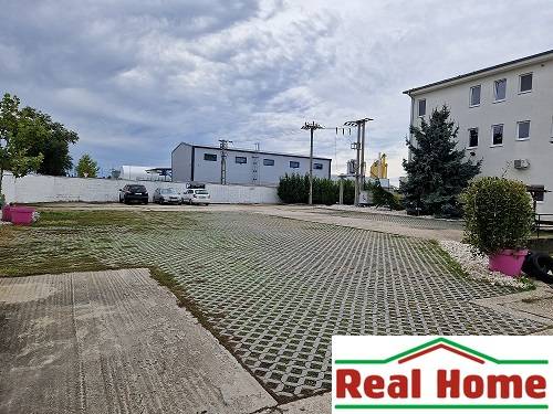 PRENÁJOM: HALA,OBCHODNÝ PRIESTOR 408 m2 v uzatvorenom areáli  - Parkovisko na ulici Šamorínska pri skladoch a halách, s označením realitnej kancelárie.