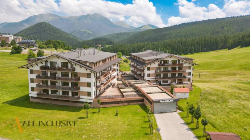 PRIESTRANNÝ 3 IZBOVÝ BYT S TERASOU | DONOVALY  - Apartmány na ulici Panorama v Donovaloch obklopené lesmi a lúkami, ideálne na oddych.
