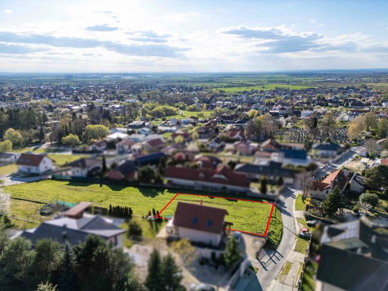 Stavebný pozemok so všetkými IS v Marianke - Na ulici Štúrova sú zobrazené pozemky na bývanie v pokojnom vidieckom prostredí.