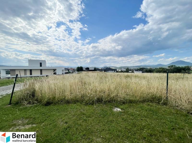 PREŠOV-ĽUBOTICE, LUKRATÍVNY POZEMOK, 497 m2, UL. VODÁRENSKÁ  - Pozemky - bývanie na Vodárenskej ulici v Ľuboticiach, ideálne pre rodinný dom.