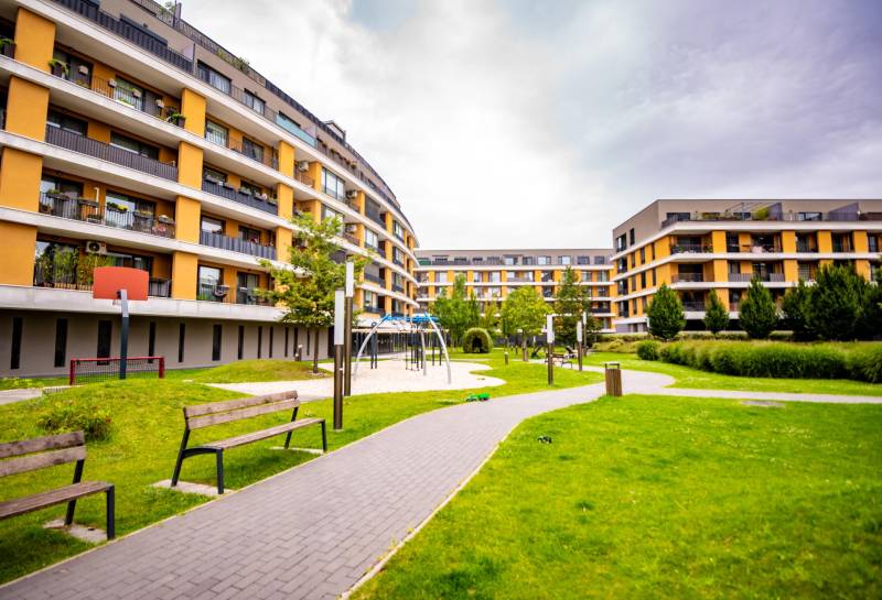 Jedinečný 3-izbový apartmán s balkónom, 71 m², Nový Ružinov - Bytový komplex na Bajkalskej ulici v Bratislave-Ružinove, s plochou na oddych.