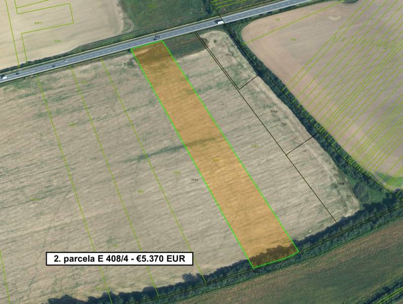 Lučenec (Opatová) – 24.535 m2 ORNÁ PÔDA - Na predaj - Letecký pohľad na poľnohospodárske a lesné pozemky pri Lučenci s vyznačenou parcelou.