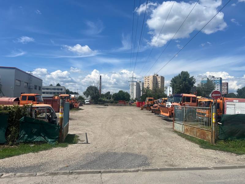 Stavebný pozemok 5.510 m2 so stavebným povolením pri Panónskej ceste  - Pozemky - komerčné s nákladiakmi na Panónskej ceste v Bratislave - Petržalke.