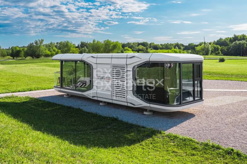 Mobilný dom VESSEL E7 s balkónom, 38 m2 - Futuristická mobilná jednotka na Zvláštne nehnuteľnosti, ulica Zuzany Chalupovej, SHOWROOM SLNEČNICE, Bratislava.