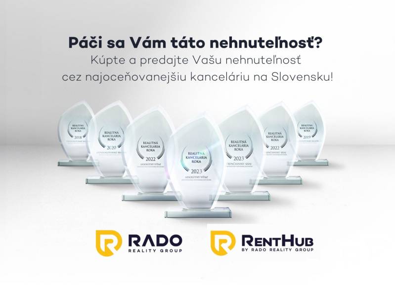 5-izbový dom 162m2 + pozemok 604m2 | Trenčianske Jastrabie - Reklama na ocenenú realitnú kanceláriu so sklenenými trofejami a logami RADO group.