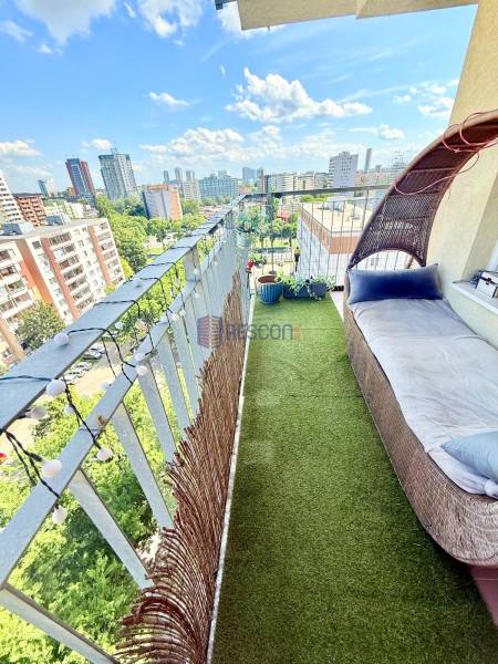 Moderný 2-izbový byt s terasou a výhľadom na mesto – Jégého alej, Nivy - Balkón 2-izbového bytu s výhľadom na panorámu Bratislavy na Jégého ulici.