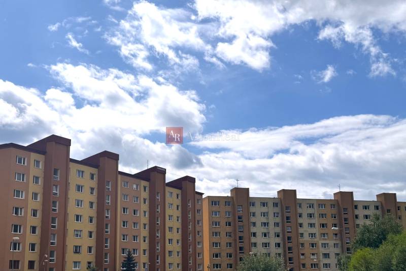 Pripravujem do ponuky!!! 2-izbový byt v Trstenej, Západ, 50m2, loggia - Bytový dom v Tvrdošíne na ulici Západ, vhodné na 2-izbový byt s výhľadom.