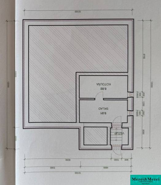 ? Na predaj: Rodinný dom s vedľajšou stavbou – Trstin (okres Trnava) - Pôdorys s označením vstupu, skladu a kotolne rodinného domu v Trstíne.