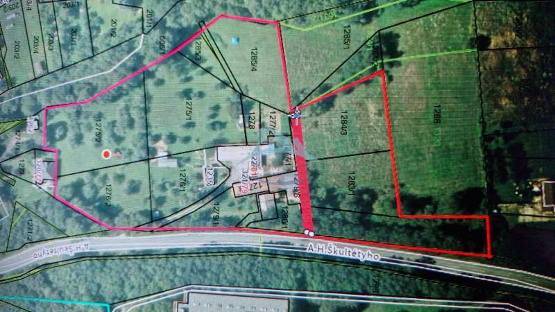 Rozsiahly pozemok (10 000m2)  priamo vo Veľkom Krtíši! - Mapa pozemkov na ulici A.H. Škultétyho, znázorňuje územia vhodné pre bývanie.